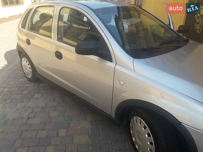 Хетчбек Opel Corsa 2002 в Шептицькому