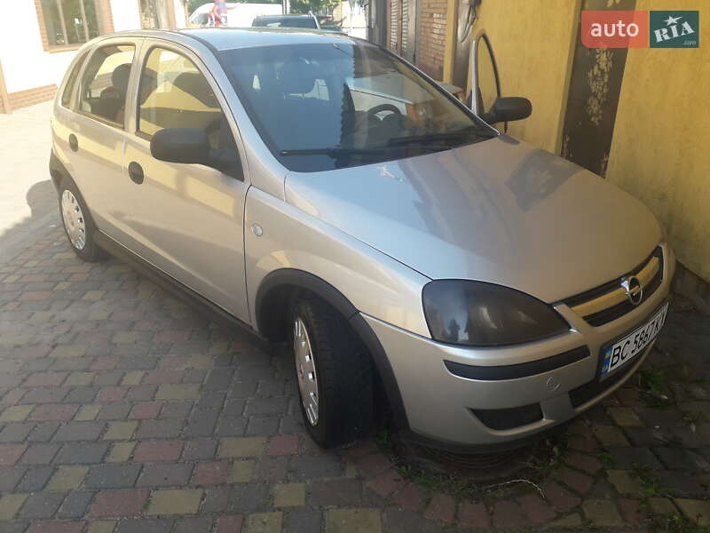 Хетчбек Opel Corsa 2002 в Шептицькому