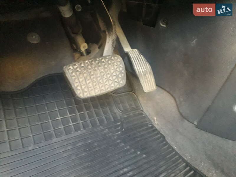 Хетчбек Opel Corsa 2002 в Шептицькому