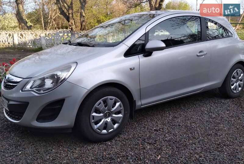 Хэтчбек Opel Corsa 2012 в Саврани