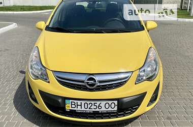 Хэтчбек Opel Corsa 2013 в 