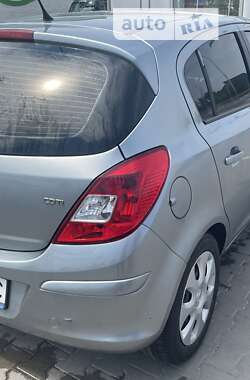 Хэтчбек Opel Corsa 2012 в 