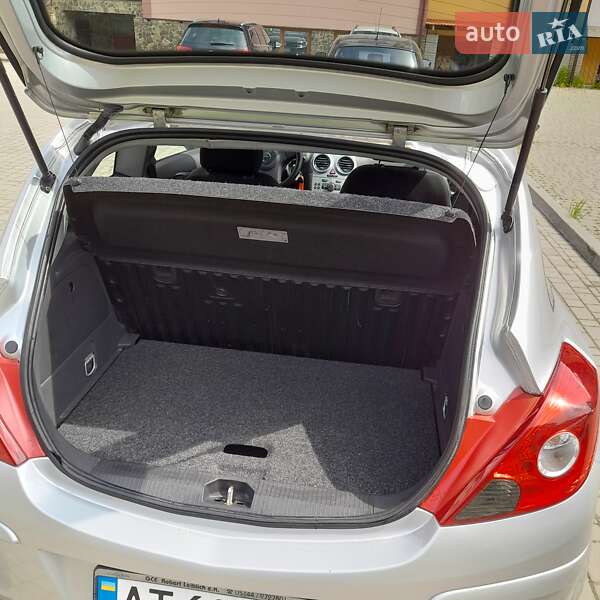 Хэтчбек Opel Corsa 2011 в Калуше