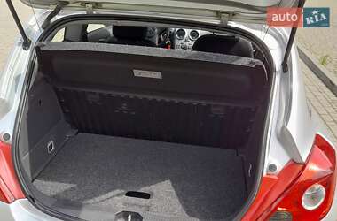 Хэтчбек Opel Corsa 2011 в 