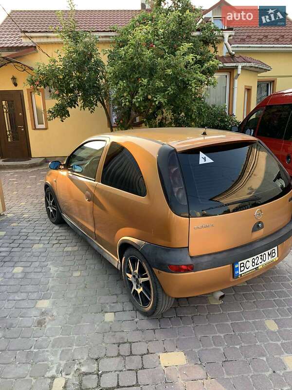 Хэтчбек Opel Corsa 2003 в Золочеве