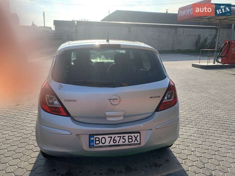 Хэтчбек Opel Corsa 2011 в Кременце