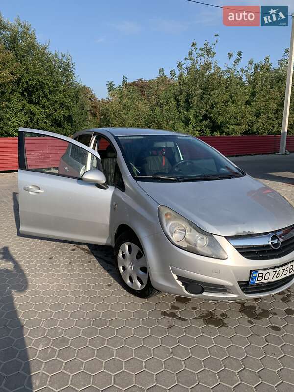 Хэтчбек Opel Corsa 2011 в Кременце