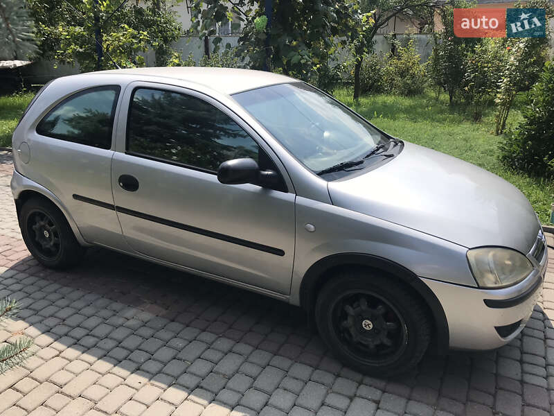 Хэтчбек Opel Corsa 2001 в Сваляве
