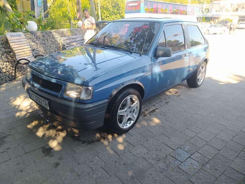 Хэтчбек Opel Corsa 1991 в 