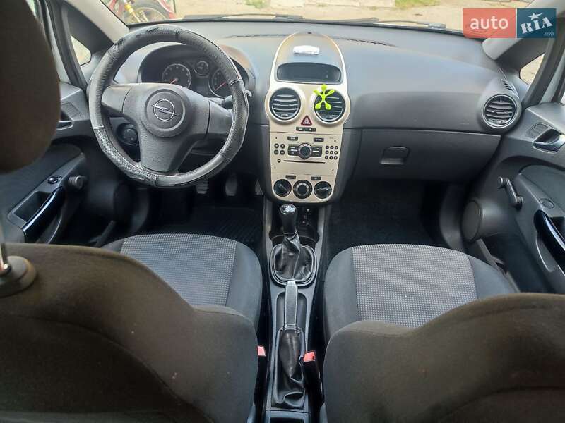 Хэтчбек Opel Corsa 2009 в Кременце