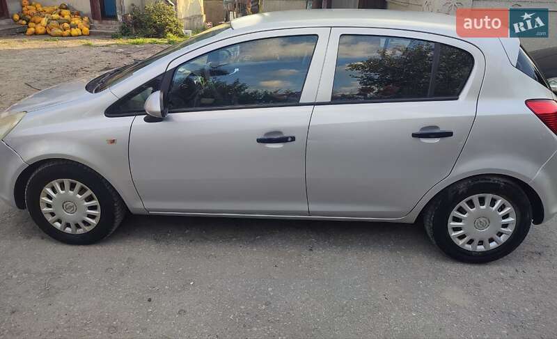 Хэтчбек Opel Corsa 2009 в Кременце