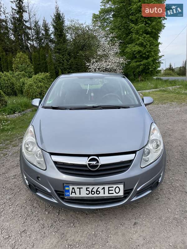 Хэтчбек Opel Corsa 2008 в 
