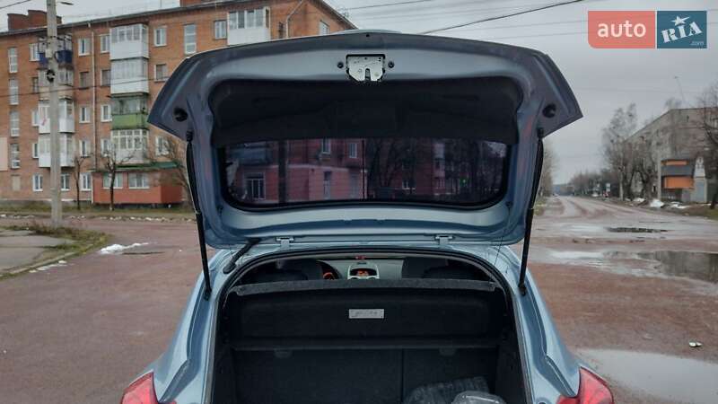 Хэтчбек Opel Corsa 2009 в Коростене