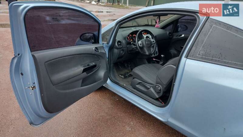 Хэтчбек Opel Corsa 2009 в Коростене