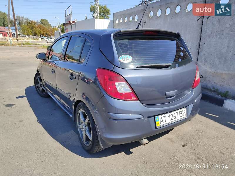 Хэтчбек Opel Corsa 2007 в Киеве