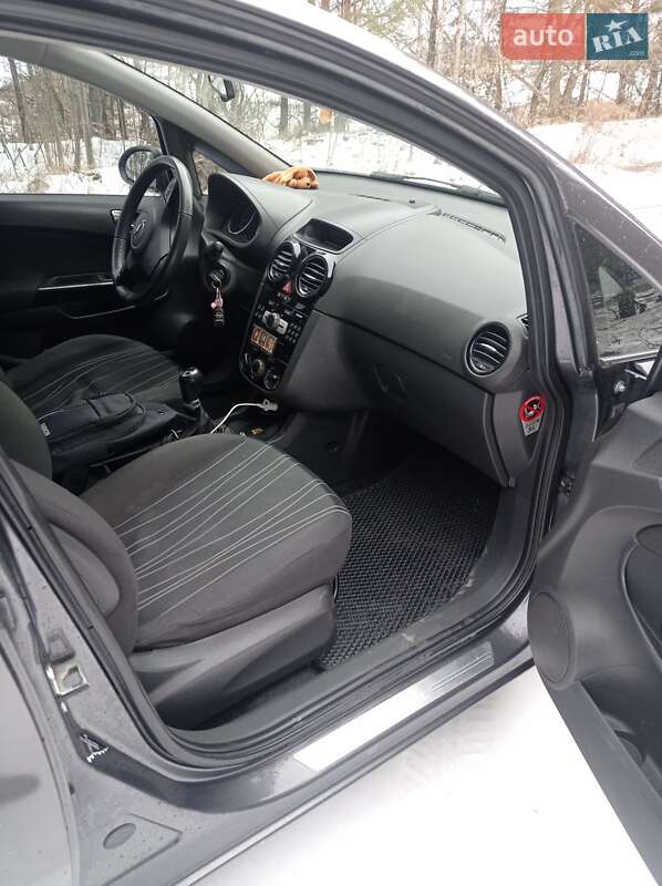 Хетчбек Opel Corsa 2011 в Києві