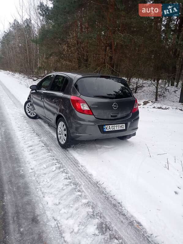 Хетчбек Opel Corsa 2011 в Києві