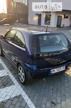 Хэтчбек Opel Corsa 2004 в 