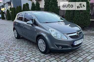 Хэтчбек Opel Corsa 2010 в Ужгороде