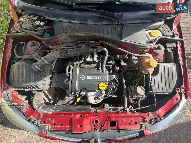 Хэтчбек Opel Corsa 2006 в Львове