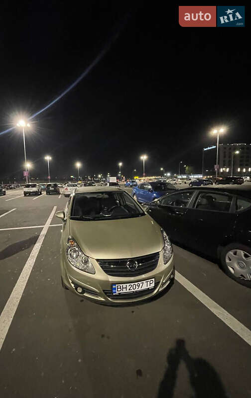 Хетчбек Opel Corsa 2007 в 