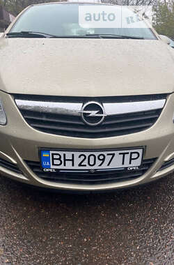 Хетчбек Opel Corsa 2007 в 