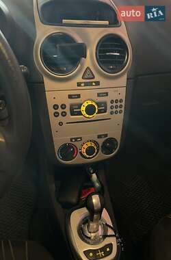 Хетчбек Opel Corsa 2007 в 