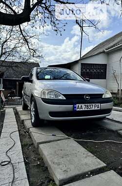 Хэтчбек Opel Corsa 2001 в Киеве