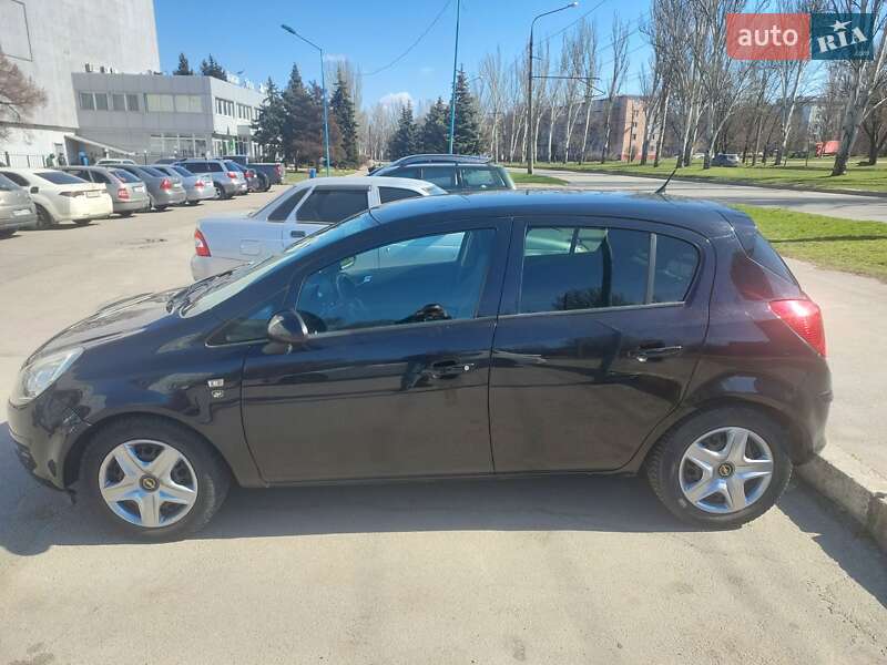 Хэтчбек Opel Corsa 2010 в Запорожье