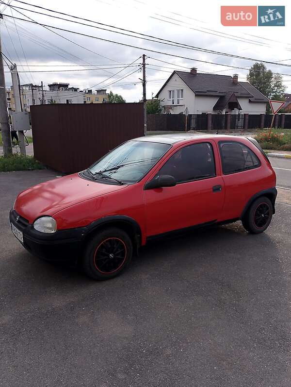 Хетчбек Opel Corsa 1995 в Святопетрівське