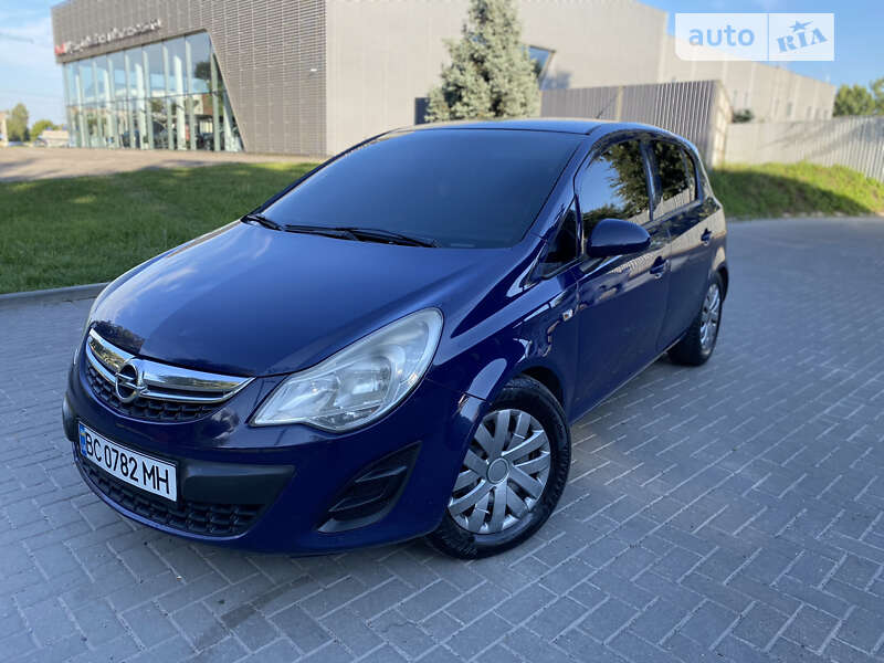 Хэтчбек Opel Corsa 2011 в 