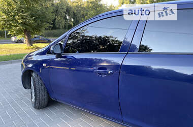 Хэтчбек Opel Corsa 2011 в 