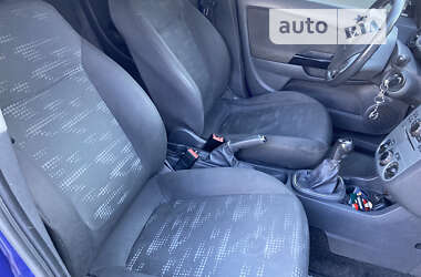 Хэтчбек Opel Corsa 2011 в 