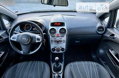 Хетчбек Opel Corsa 2010 в Луцьку