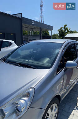 Хэтчбек Opel Corsa 2006 в 