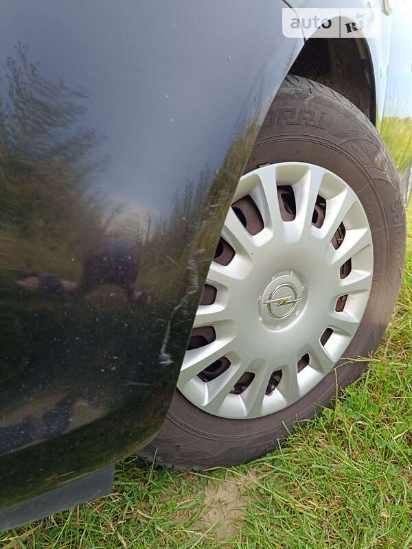 Хетчбек Opel Corsa 2009 в Калуші