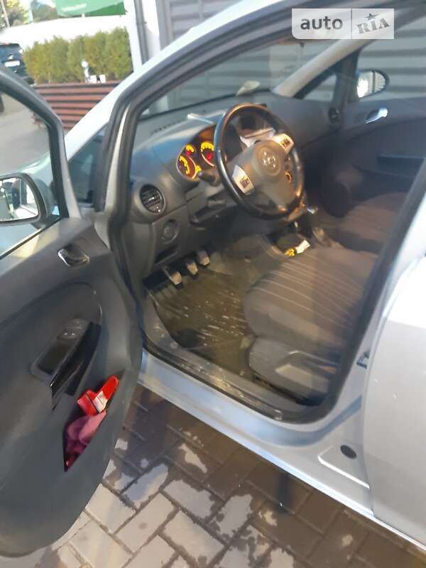 Хэтчбек Opel Corsa 2009 в Ивано-Франковске