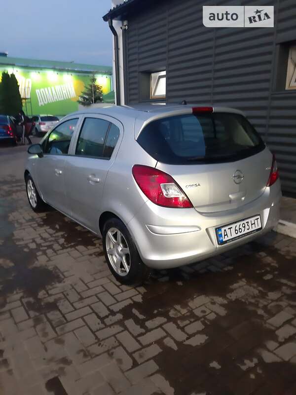 Хэтчбек Opel Corsa 2009 в Ивано-Франковске