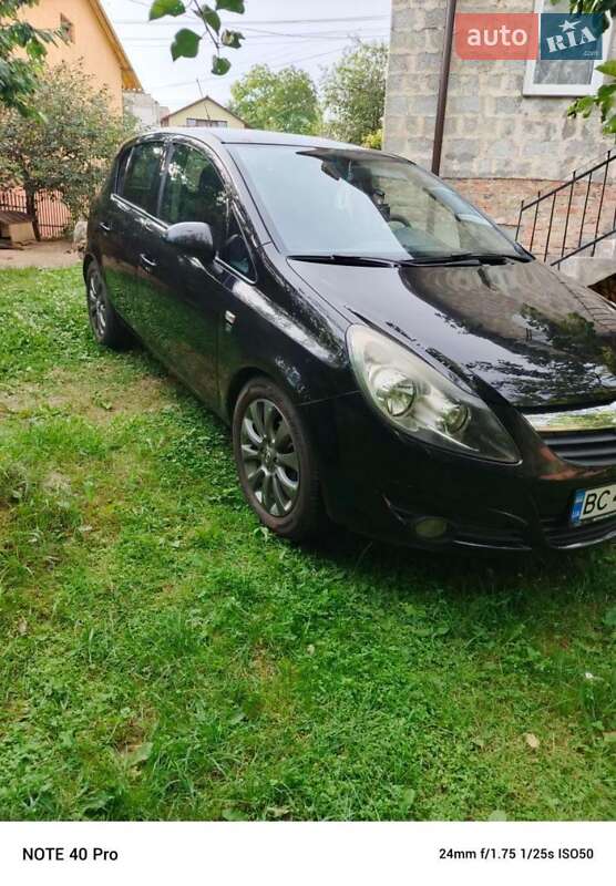 Хэтчбек Opel Corsa 2010 в Самборе
