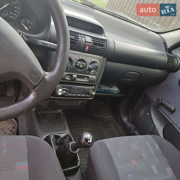 Хэтчбек Opel Corsa 1999 в Переяславе