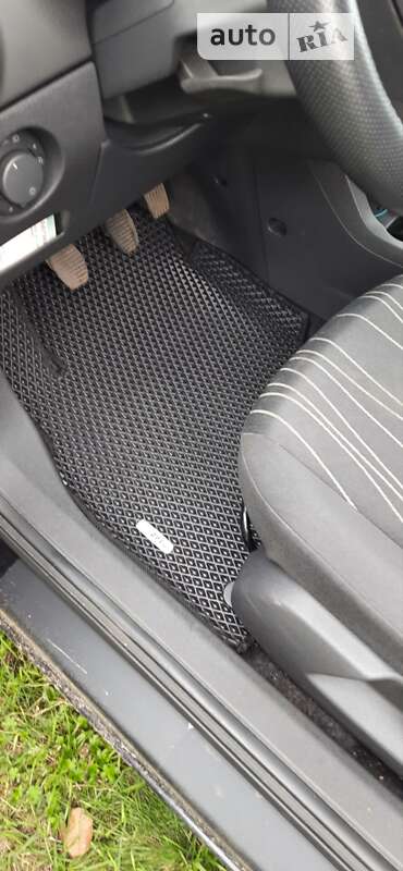 Хэтчбек Opel Corsa 2009 в Коростене