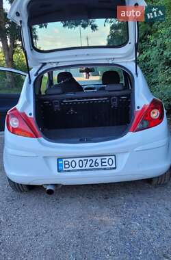 Хэтчбек Opel Corsa 2010 в 