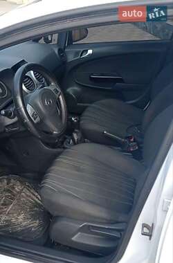 Хетчбек Opel Corsa 2010 в 