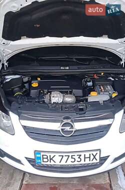 Хетчбек Opel Corsa 2010 в 