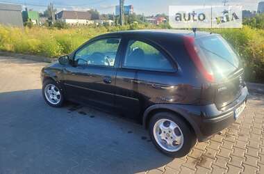 Хэтчбек Opel Corsa 2004 в Киеве