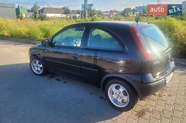 Хэтчбек Opel Corsa 2004 в Киеве