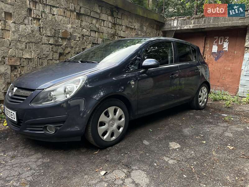 Хэтчбек Opel Corsa 2010 в Киеве