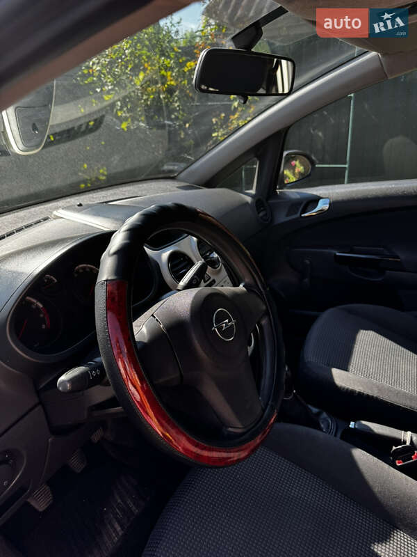 Хэтчбек Opel Corsa 2007 в Крюковщине