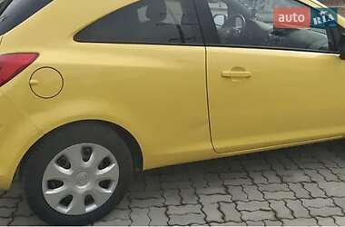 Хэтчбек Opel Corsa 2010 в 