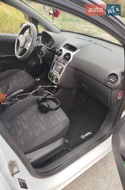 Хетчбек Opel Corsa 2011 в 